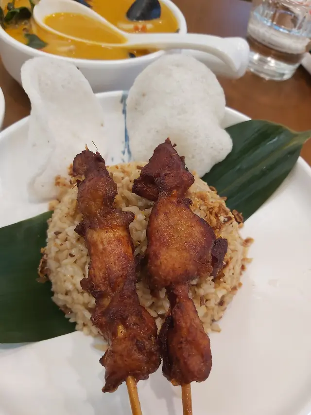 馬拉盞炒飯配雞肉串