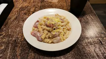 白汁煙肉螺絲粉