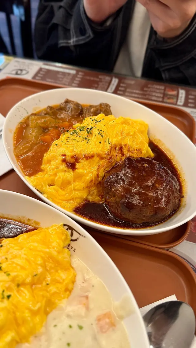 濃茄牛肉・漢堡扒蛋包飯