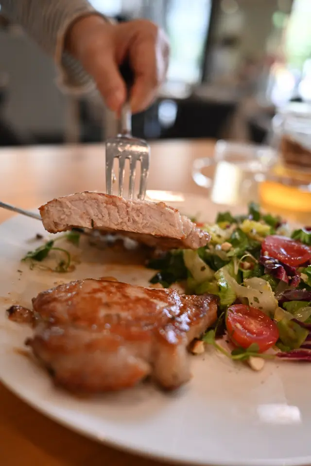 鹿兒島黑豚豬肉眼配泰式柚子沙律