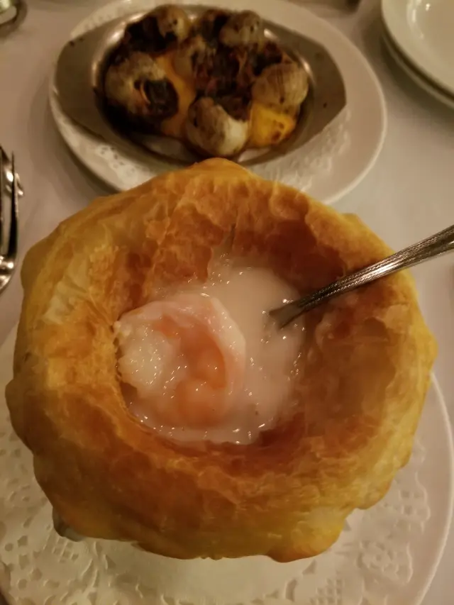 酥皮海鮮湯