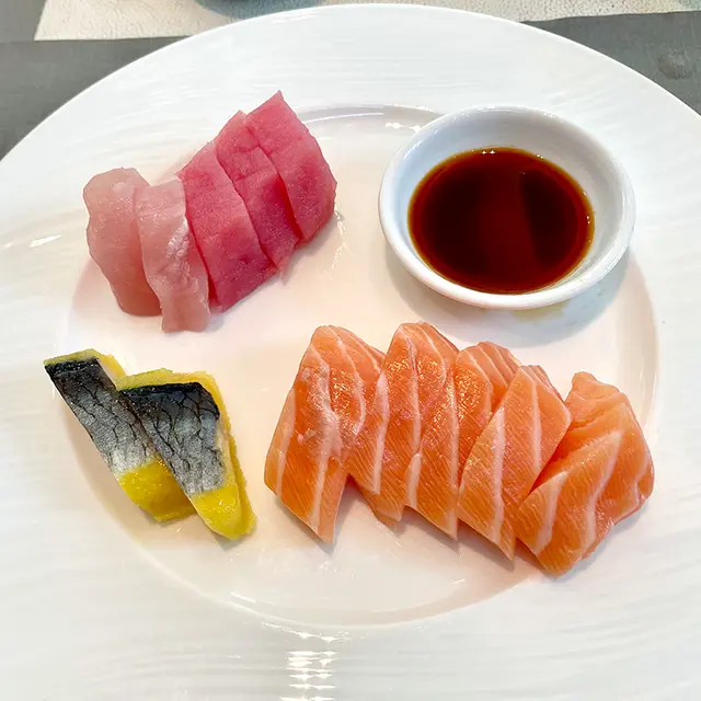 刺身(三文魚,劍魚,希靈魚和吞拿魚)