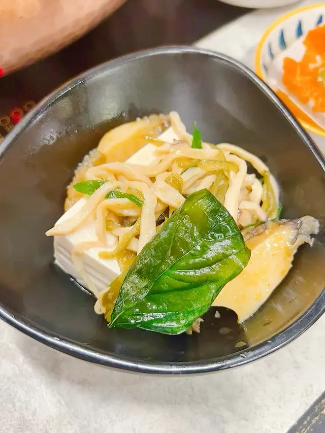 白 ‧ 藤香鮑魚豆腐