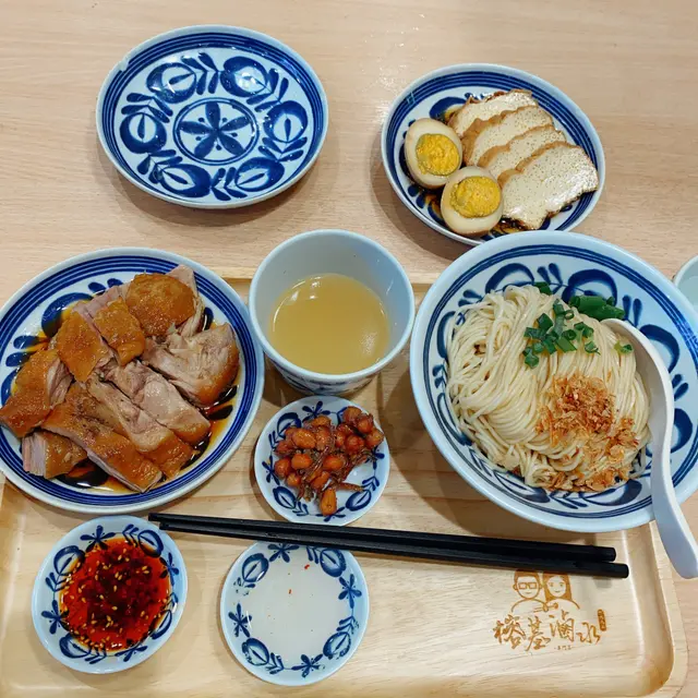 招牌滷水獅頭鵝, 鮮鵝油撈麵辣另上, 糖脆炒花生魚仔