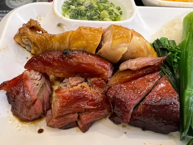 要求肥叉、最後嚟左好柴嘅瘦叉，如果有人鍾意食又瘦又柴嘅叉燒依家係首選￼不過如果鍾意食肥叉嘅，千萬🙅🏻‍♀️食🤢￼