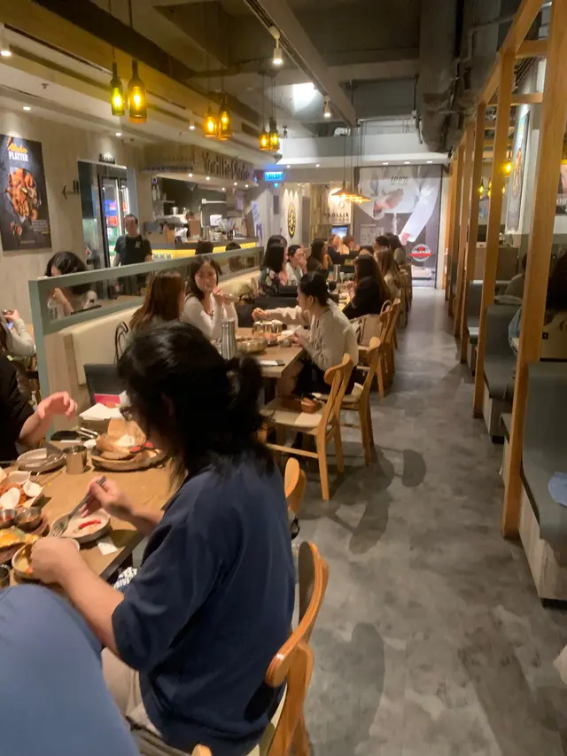 平日夜晚都好滿座,全場爆滿