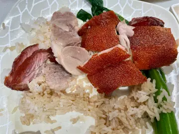 乳豬三寶飯