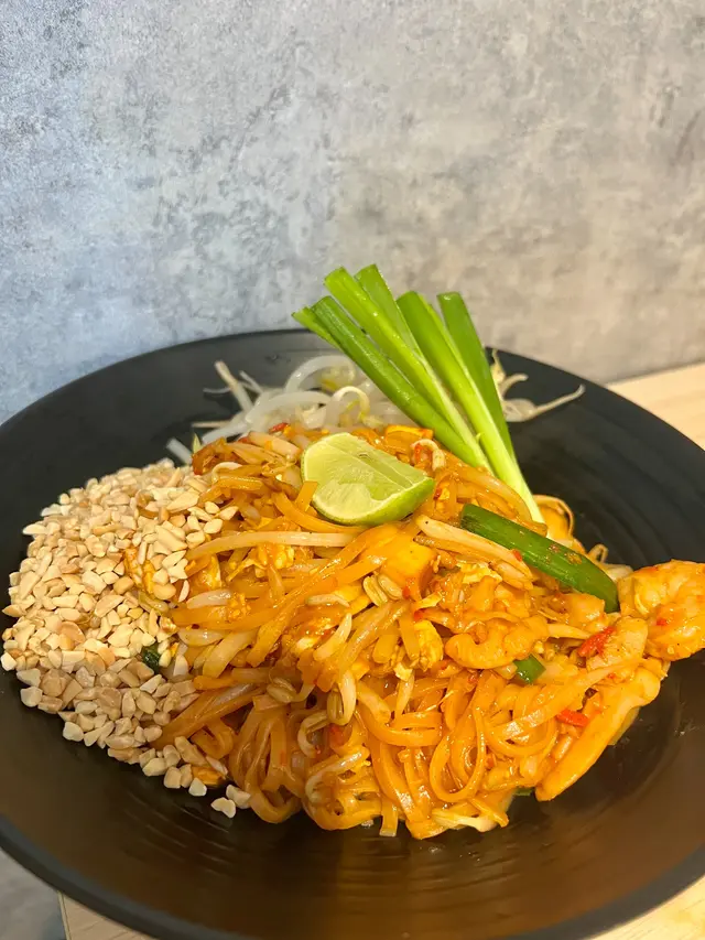 泰式炒金邊粉,,味道偏甜甜酸酸,好醒胃