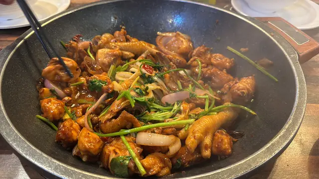 辣辣雞煲120分鐘任食火鍋，牛肉豬肉脆肉鯇生蠔，樣樣新鮮，飲品任飲，老闆招呼周到，誠意推薦👍🏼👍🏼👍🏼#香港美食 #美食日記 
