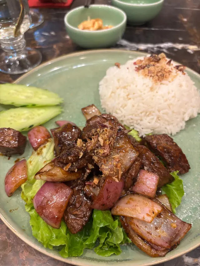 法式黑椒牛柳粒配絲苗白飯