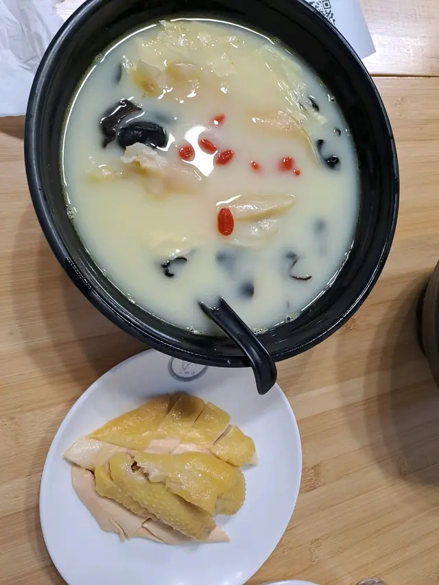 花膠濃湯雞米線