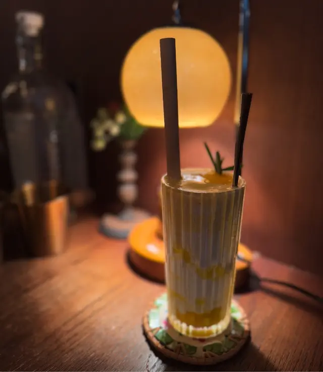 芒果布丁香甜可口，椰奶沙冰冰涼清爽，甜度適中，不會膩口，色彩鮮豔，視覺吸引