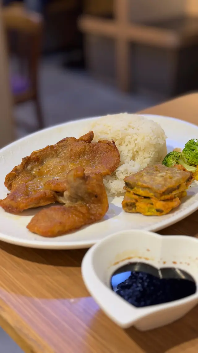 厚豬扒配蓮藕餅飯