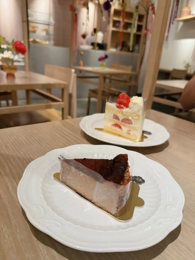 咖啡味香濃,但不會奪去巴斯克芝士蛋糕原有的獨特美味,無論是蛋糕size 及流心程度也很完美!
