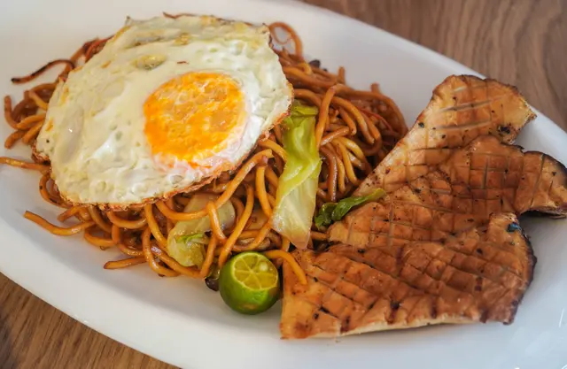 烤雞髀菇 x 炒黃面