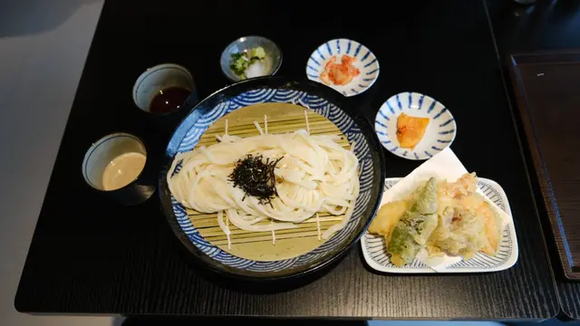 冰鎮竹盤烏冬 + 天婦羅拼盤