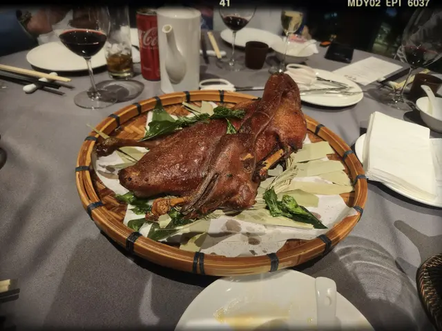 樟木煙燻黑腳鵝 ( 不適合三人或以下選擇）