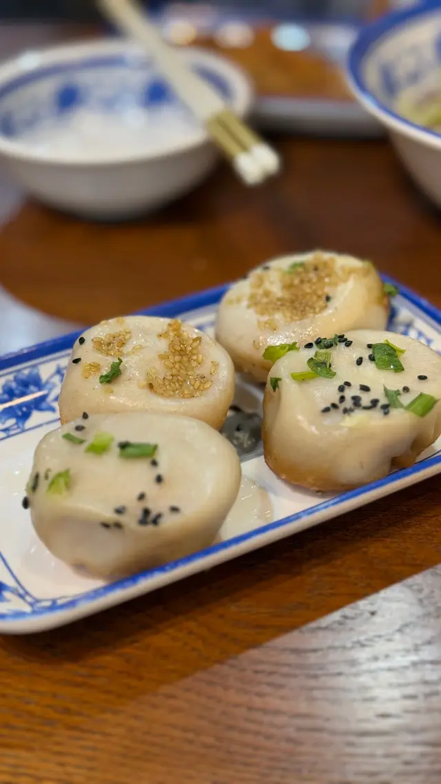 招牌生煎包+ 蟹粉生煎包