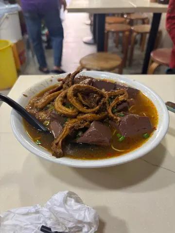 咖喱魷魚，牛腩，豬紅