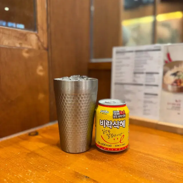 (左)凍梅子茶 $20 (右)甜米露 $15
