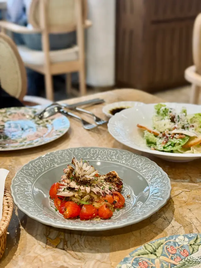 Charred squid / Caesar salad