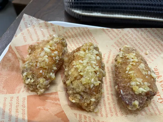 蒜香牛油雞翼（三隻）