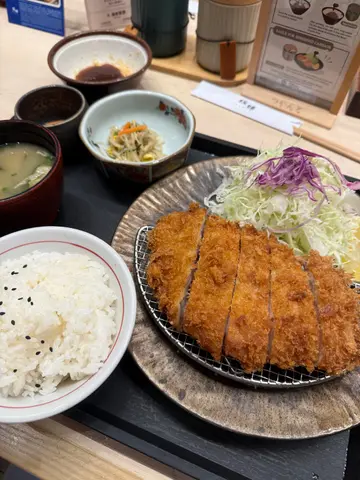 特選吉列厚切里肌豬扒定食