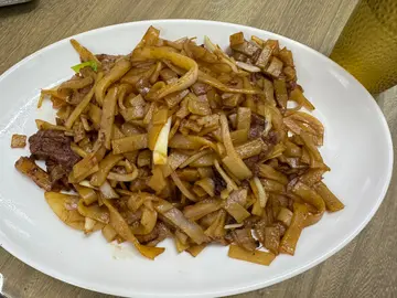 下午茶干炒牛河 +热饮  $35