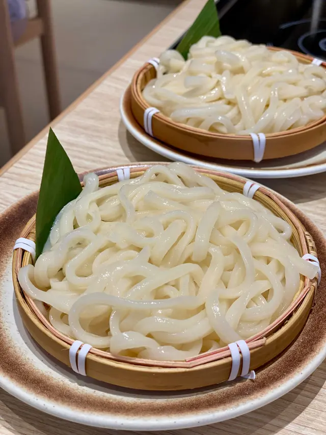 跟餐主食，可選飯或烏冬