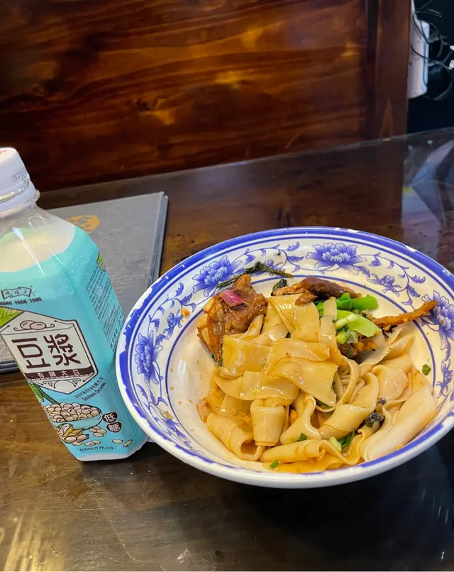 金沙骨biang  biang麵+豆漿