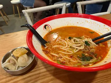 麻辣鱼皮饺响铃米线