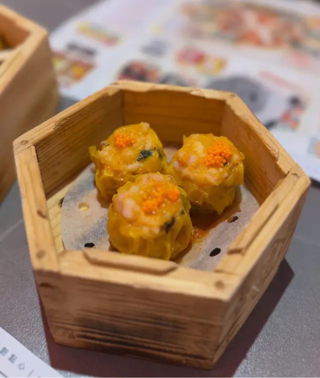 結合泰國冬蔭功嘅香辣與傳統燒賣嘅精緻,風味獨特,餡料鮮嫩多汁