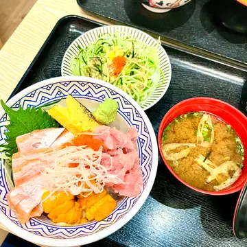 三文魚腩拖羅蓉海膽丼