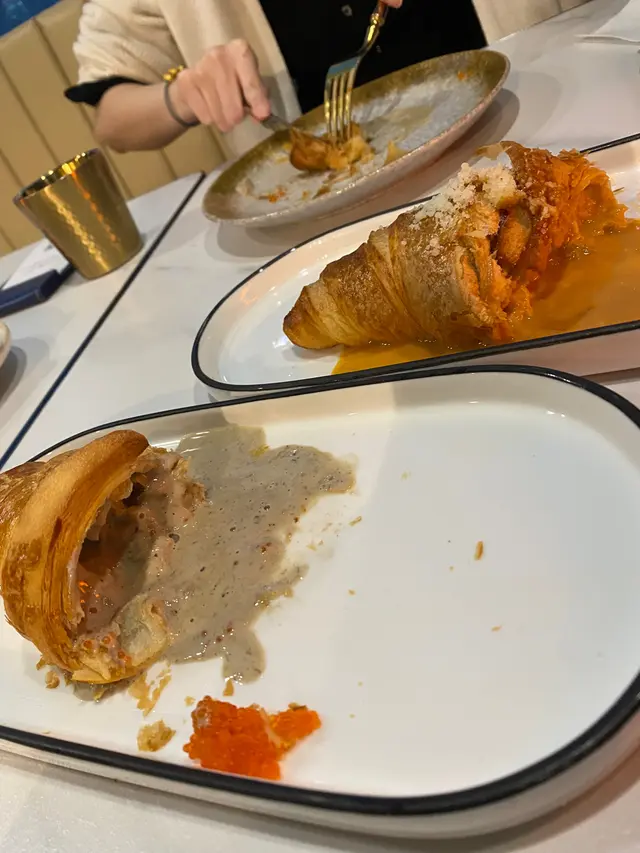 蟹膏流心牛角包