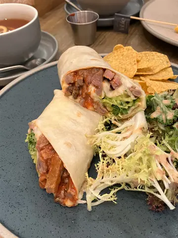 墨西哥辣牛肉芝士牛油果醬卷餅