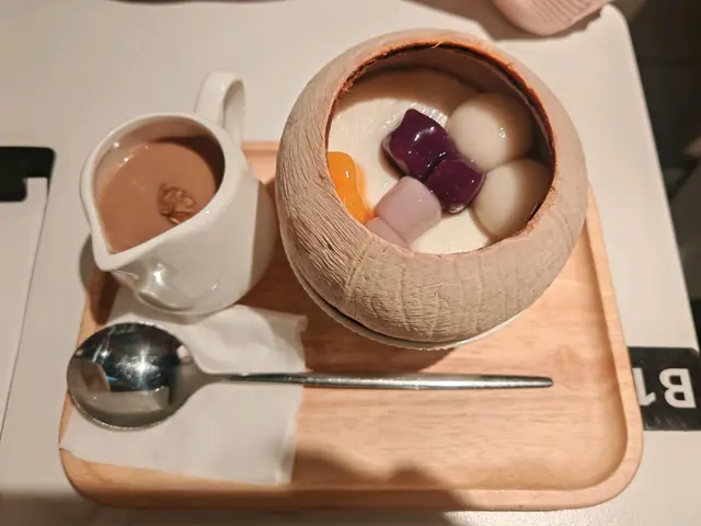 合桃露伴湯圓椰青燉蛋白