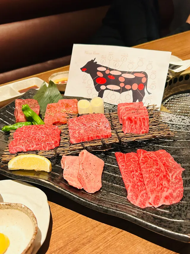 從淡味吃到濃味,鮮、嫩、腍、滑、香,真是燒肉天花板
卡片號碼指引:
1-2:牛舌、和牛腿肉 Tongue & Round
3-5: 肩肉、貝肉、里脊Chuck Roll, Flag Meat, Spencer Roll
6-7: 崩沙腩、翼板 Outside Skirt, Zabuton