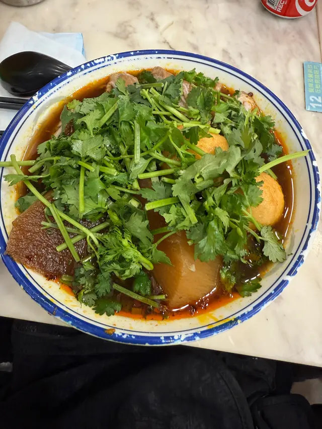 今日經過西環入去華記，點知成間舖好似無冷氣咁，間鋪入面仲熱過條街，真心唔會再有下次