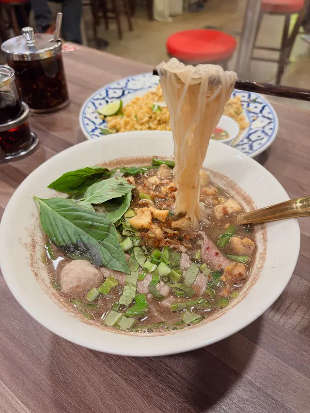 泰式船麵和牛金邊粉