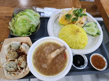 海無骨海南雞飯，生菜，炒手