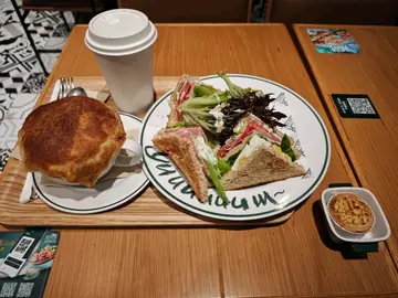 Y4：三文治餐配酥皮杂菜汤 (冻柠十14元) (苹果挞十9元)