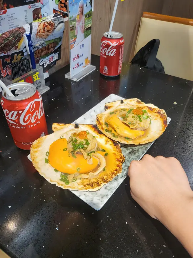 一上碟就忍不住大叫了一聲:好大隻喎!扇貝比我拳頭大!大大啖肉,鮮味非常,大大隻很滿足呢!