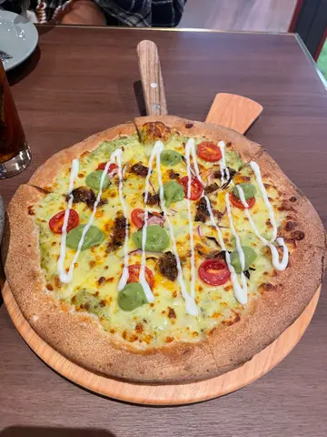 牛油果醬烤肉薄餅