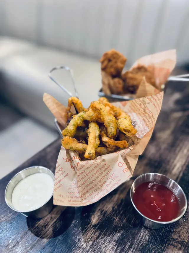 酥炸海苔魷魚 🦑配 青芥末沙律醬