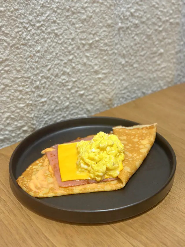 火腿滑蛋芝士可麗餅