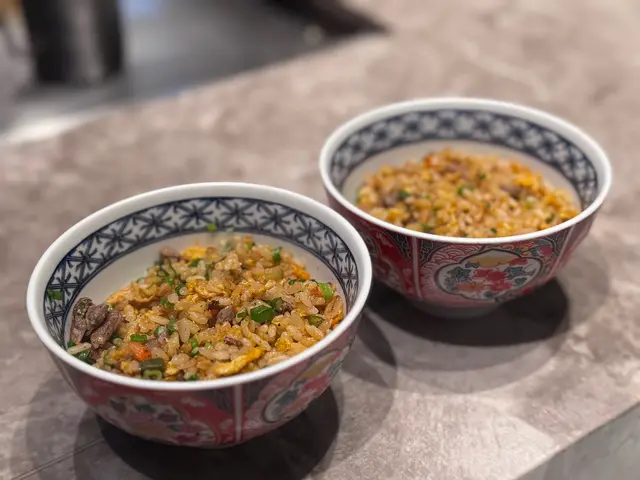 ✨ 櫻花蝦炒飯
這道炒飯好乾身,不油膩,飯粒分明,炒飯中還加入了雞蛋、蔥、蒜和櫻花蝦等材料,味道十分豐富,每一口都充滿驚喜!🍚🌸