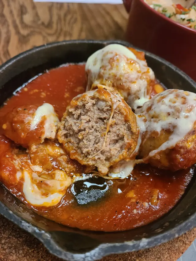 羅馬肉丸3粒,配番茄醬及巴馬臣芝士