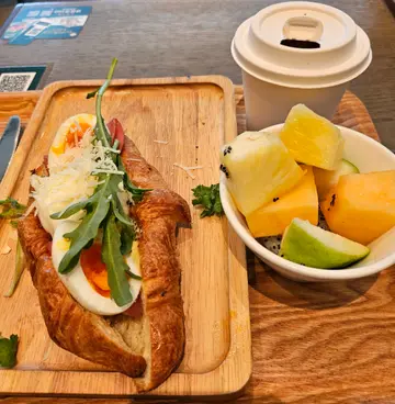午餐套餐+水果杯，80蚊确实有点贵