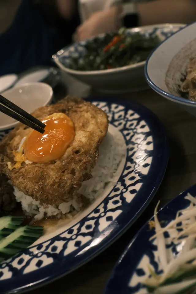 泰式香葉肉碎煎炒太陽蛋