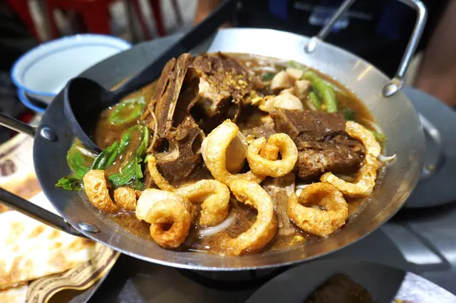 Happy Thai 排骨船麵配金邊粉